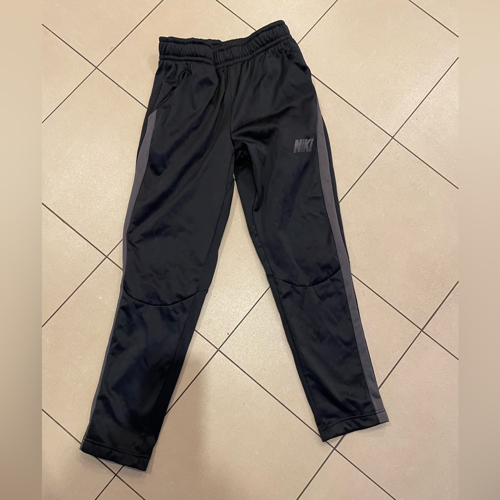 Nike boys large black joggers